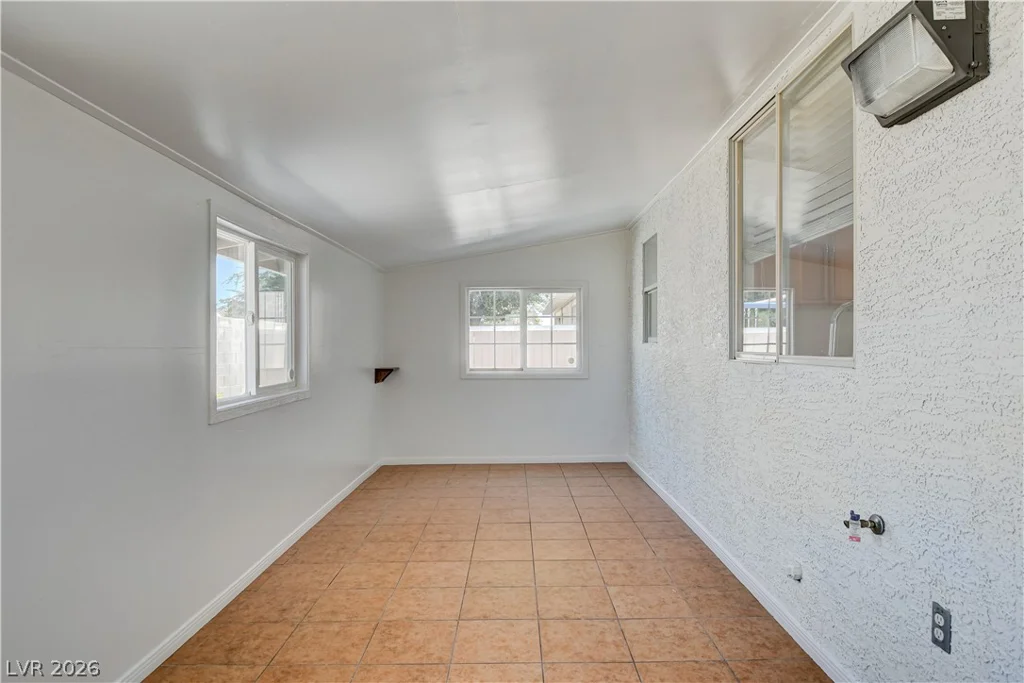 320 Searchlight, Las Vegas, NV 89110