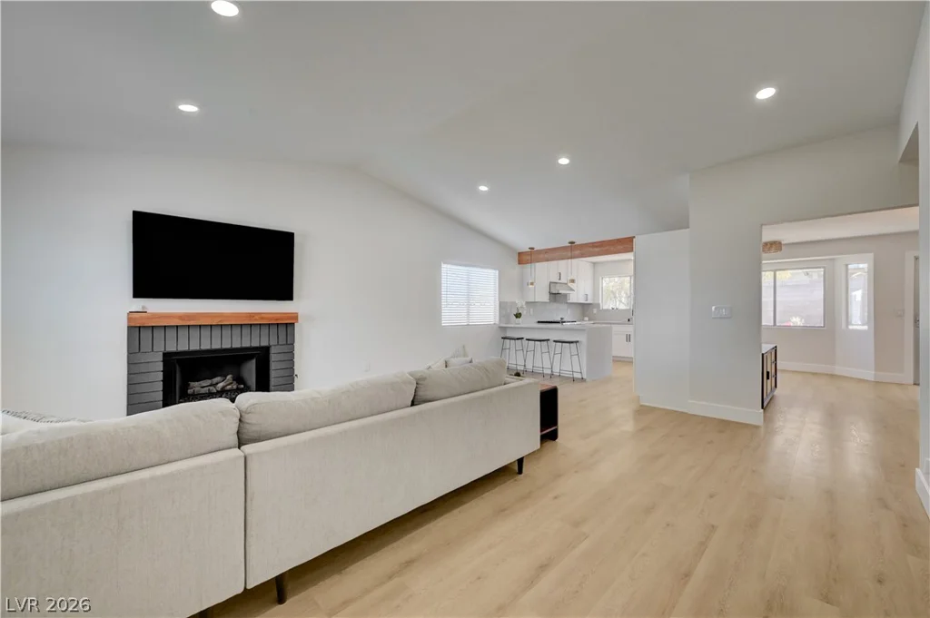 3131 White Rose, Henderson, NV 89014