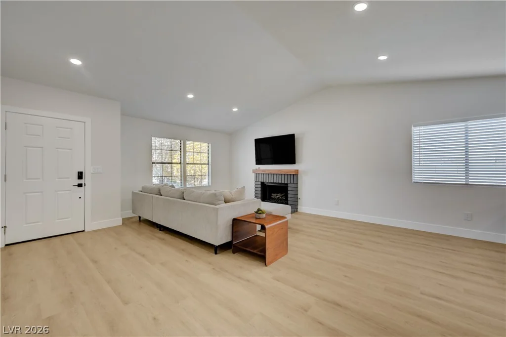 3131 White Rose, Henderson, NV 89014