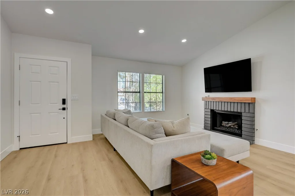 3131 White Rose, Henderson, NV 89014