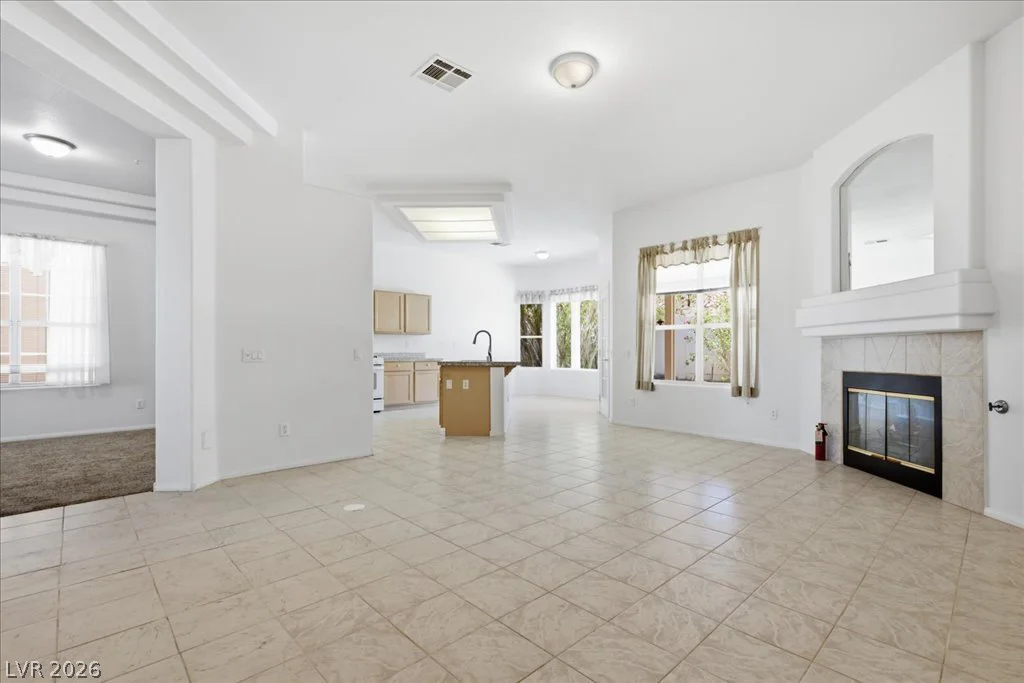 8633 Crest Hill, Las Vegas, NV 89145