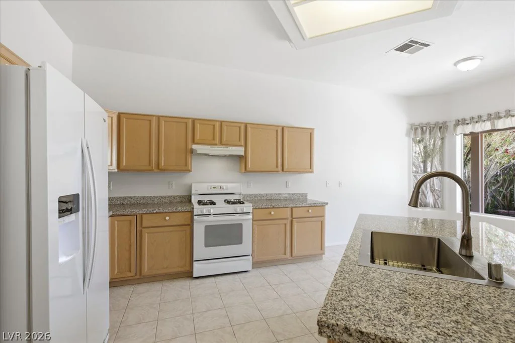 8633 Crest Hill, Las Vegas, NV 89145
