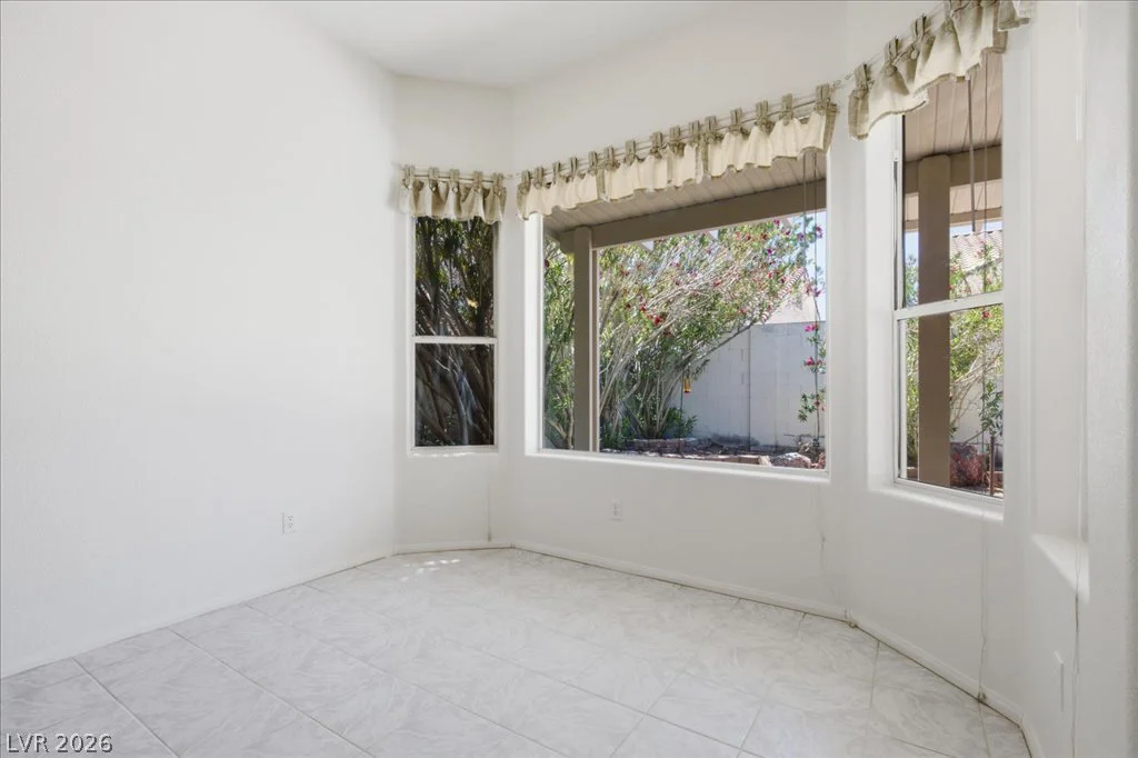 8633 Crest Hill, Las Vegas, NV 89145