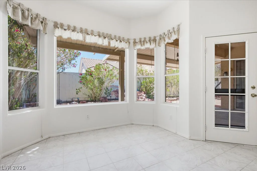 8633 Crest Hill, Las Vegas, NV 89145