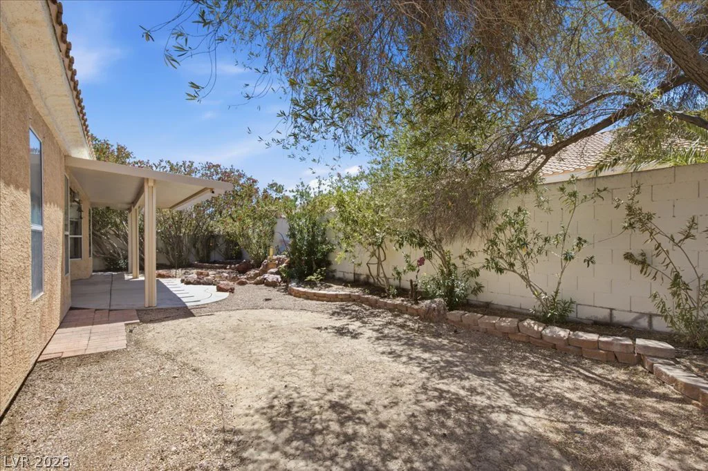 8633 Crest Hill, Las Vegas, NV 89145