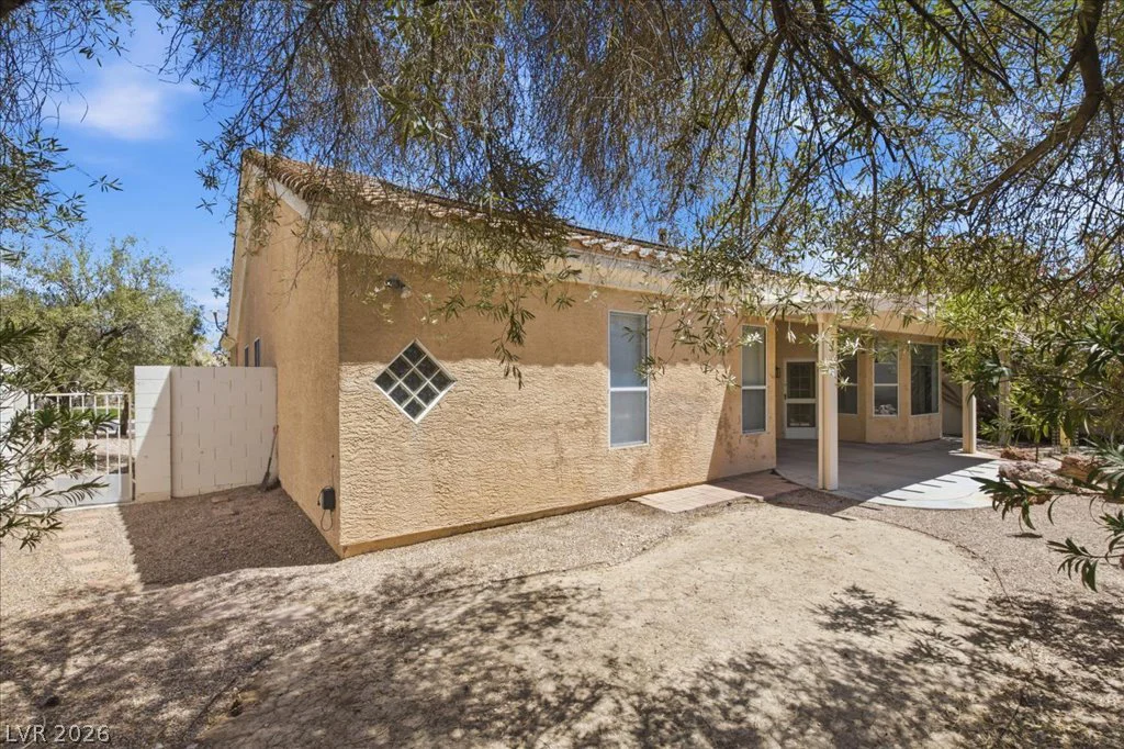 8633 Crest Hill, Las Vegas, NV 89145