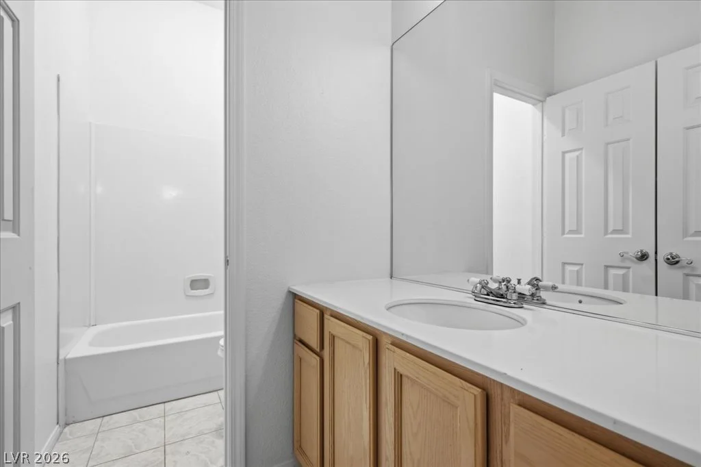 8633 Crest Hill, Las Vegas, NV 89145
