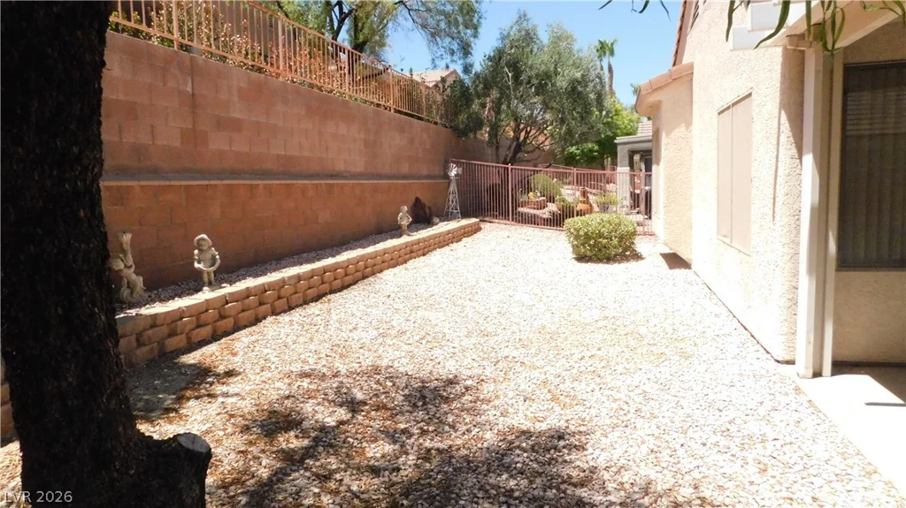 499 Elm Crest, Henderson, NV 89012
