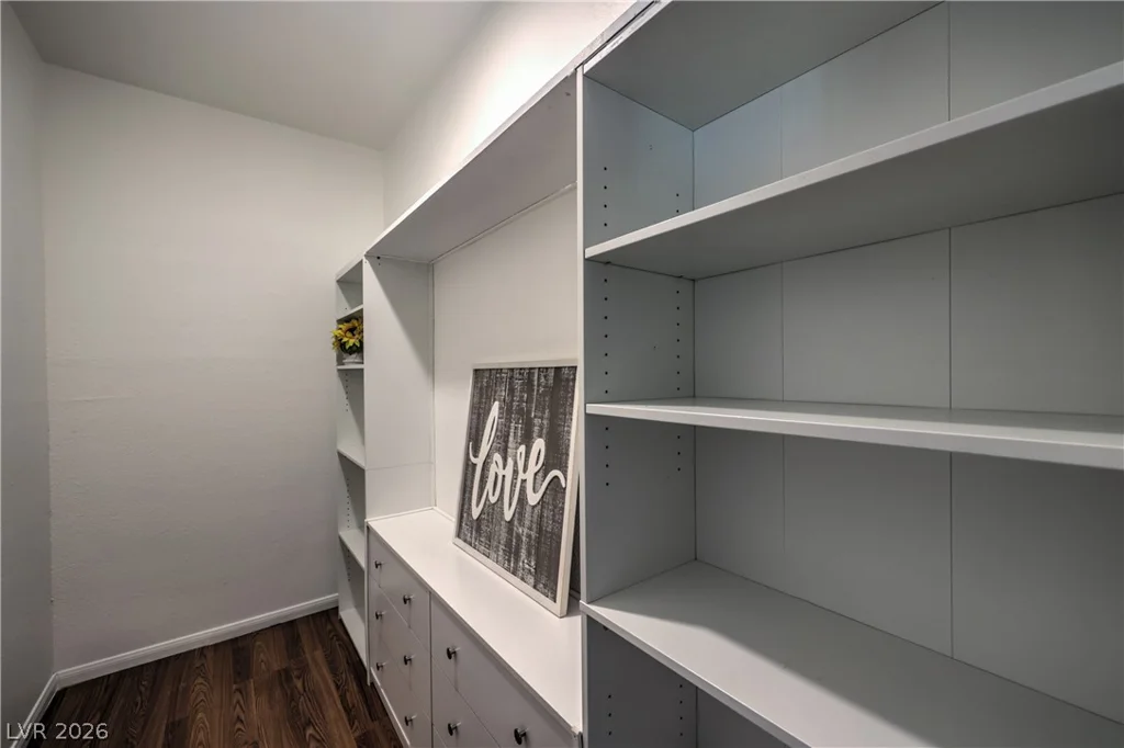 8910 Rosada Way, Las Vegas, NV 89149