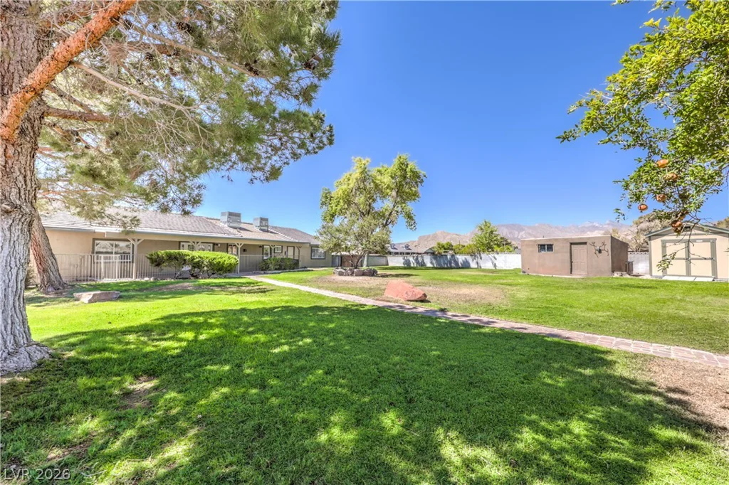 8910 Rosada Way, Las Vegas, NV 89149