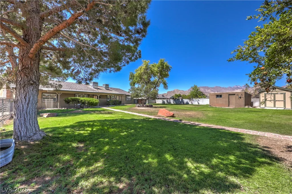 8910 Rosada Way, Las Vegas, NV 89149