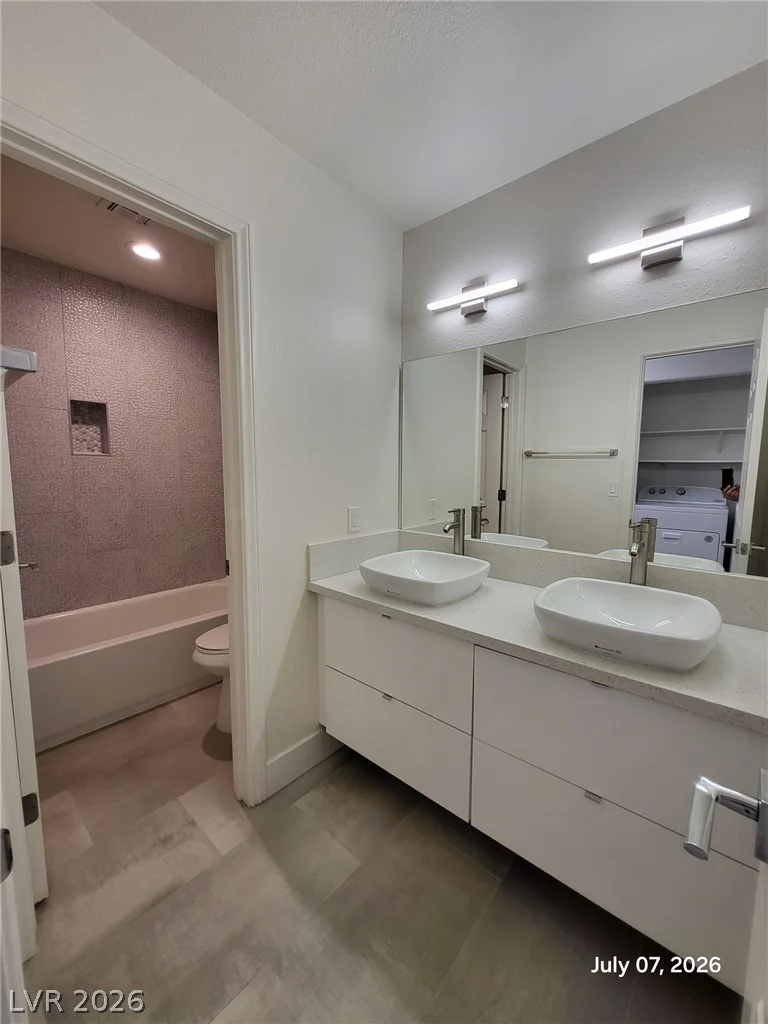 3305 Hyannis, Las Vegas, NV 89129