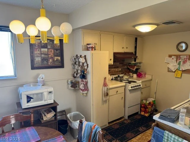 3831 Daisy, Las Vegas, NV 89119