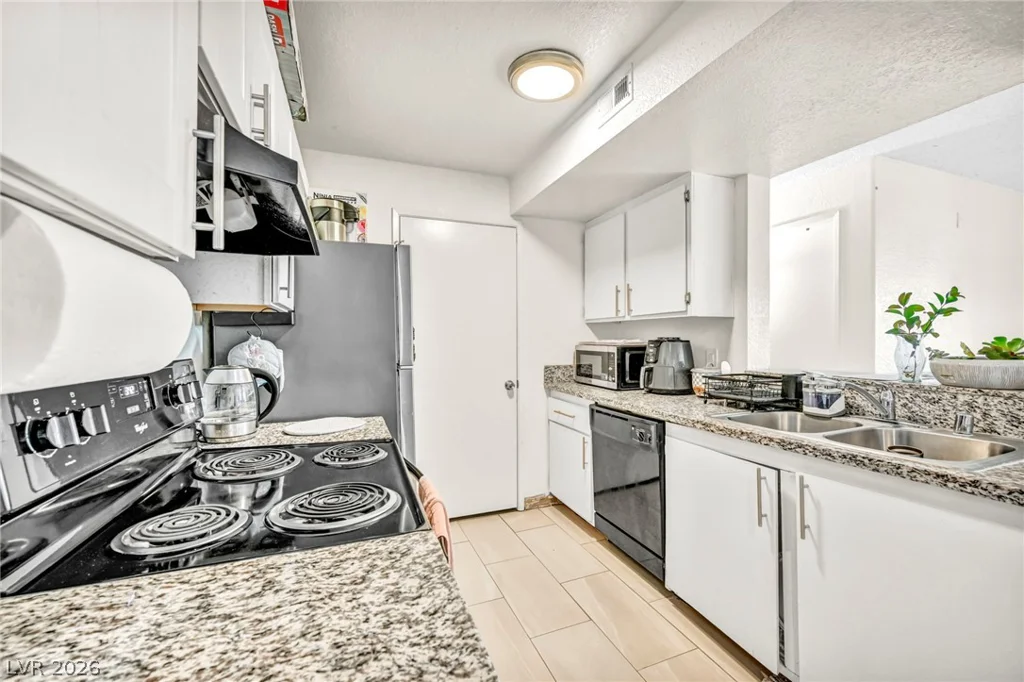 231 Mission Newport, Las Vegas, NV 89107
