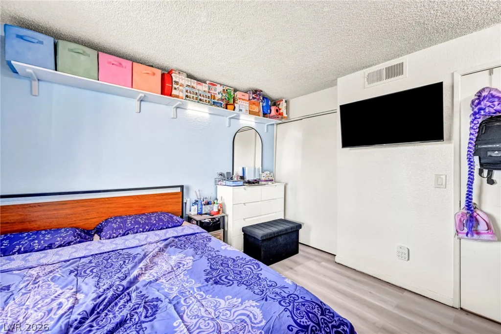 231 Mission Newport, Las Vegas, NV 89107