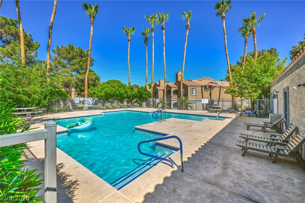 231 Mission Newport, Las Vegas, NV 89107