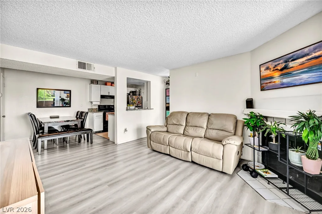 231 Mission Newport, Las Vegas, NV 89107