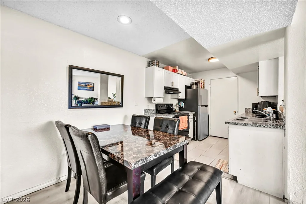 231 Mission Newport, Las Vegas, NV 89107