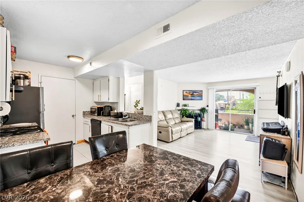 231 Mission Newport, Las Vegas, NV 89107