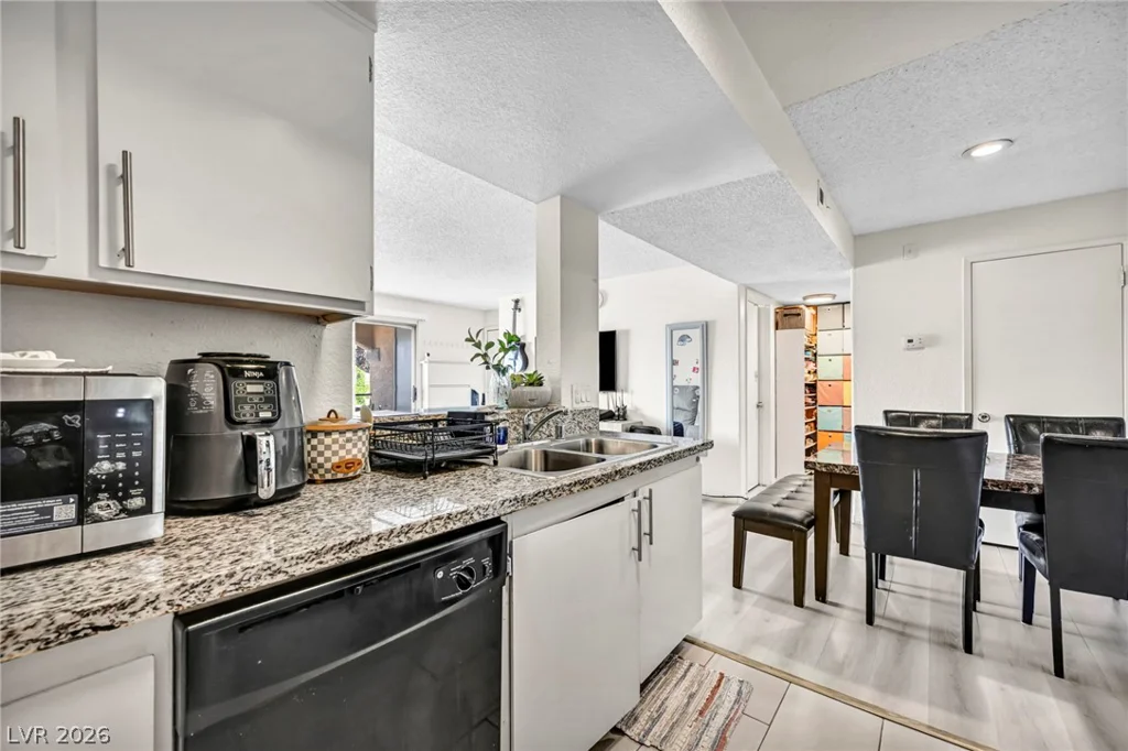 231 Mission Newport, Las Vegas, NV 89107