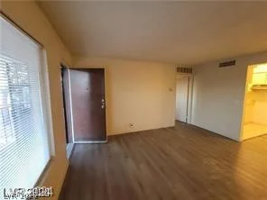 615 Royal Crest, Las Vegas, NV 89169