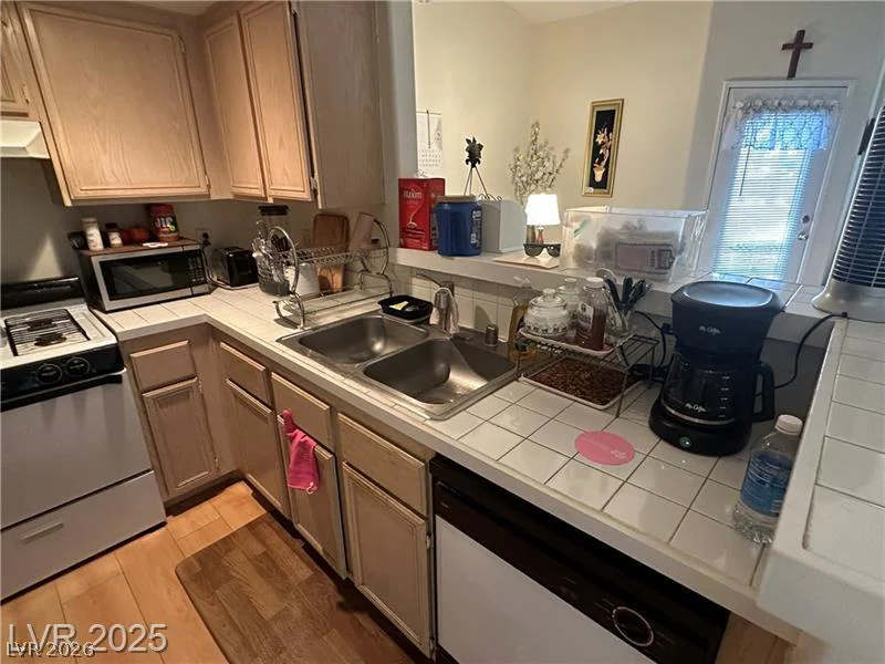 1830 Pecos, Las Vegas, NV 89115