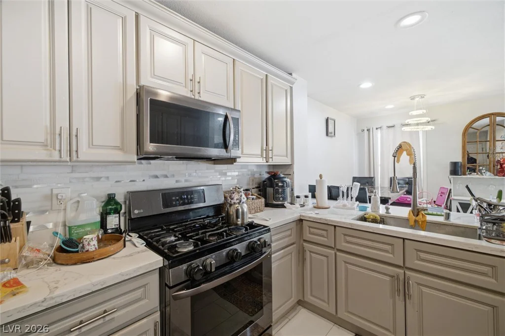 3305 Summerfield, Las Vegas, NV 89117