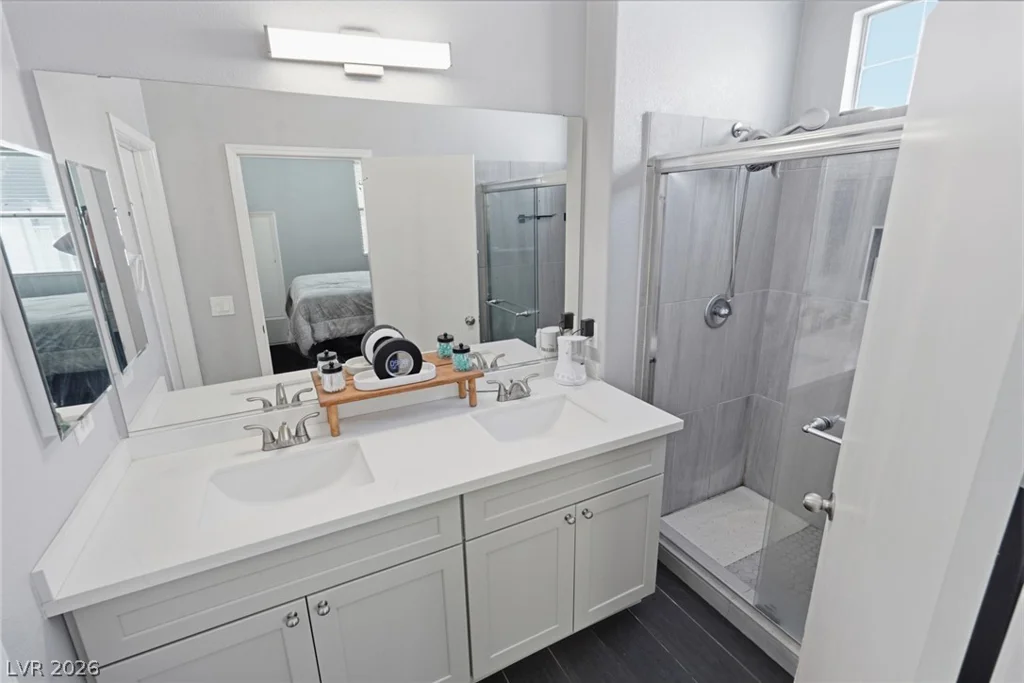 5575 Cresent Valley, Las Vegas, NV 89148