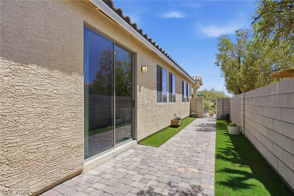 5575 Cresent Valley, Las Vegas, NV 89148