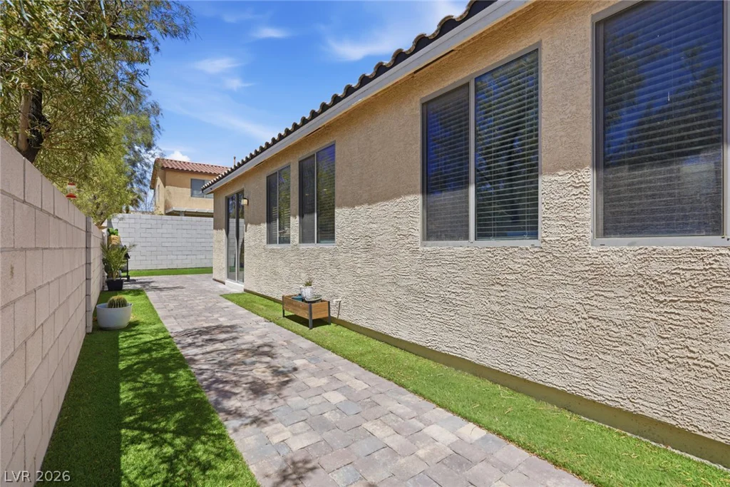5575 Cresent Valley, Las Vegas, NV 89148