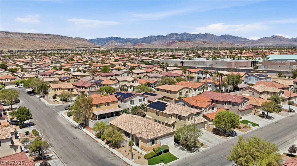 5575 Cresent Valley, Las Vegas, NV 89148