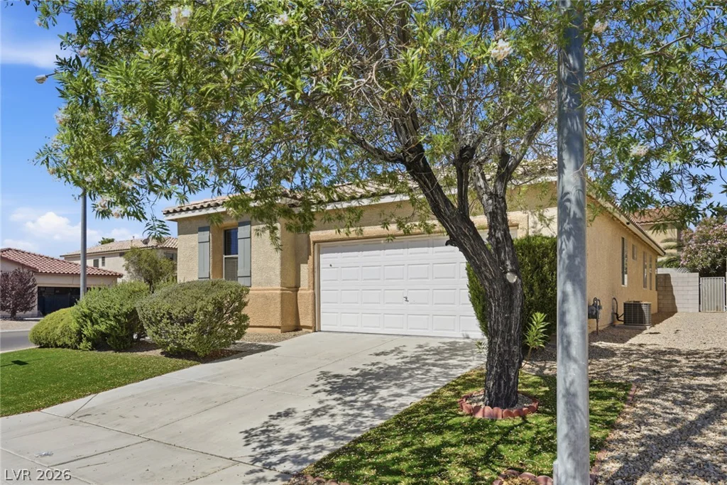 5575 Cresent Valley, Las Vegas, NV 89148