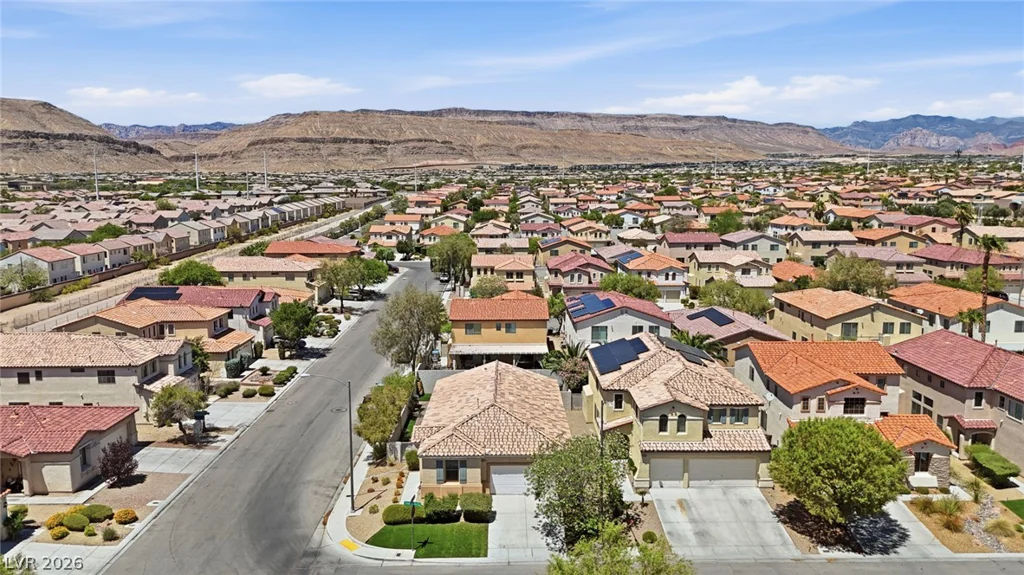 5575 Cresent Valley, Las Vegas, NV 89148