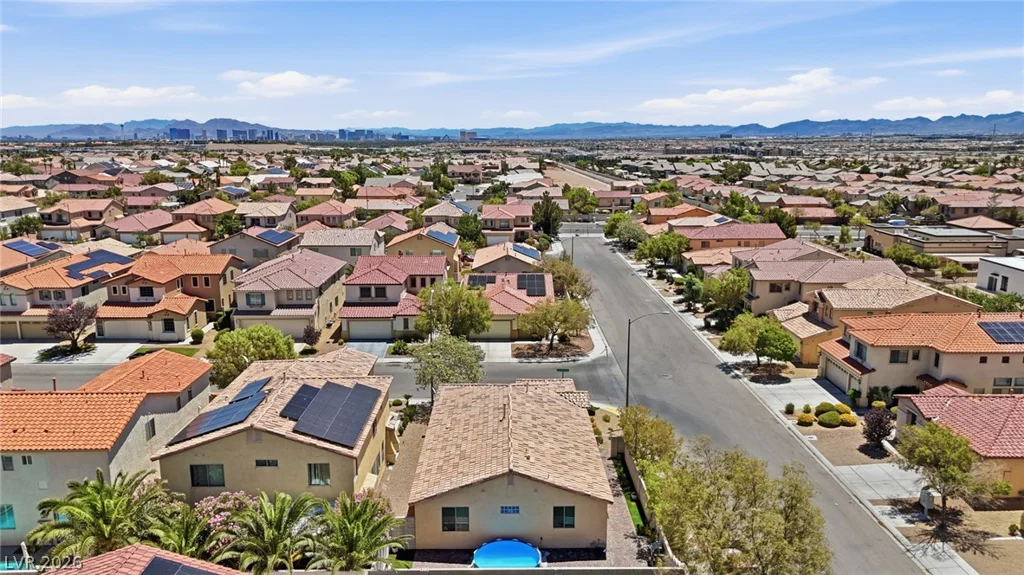 5575 Cresent Valley, Las Vegas, NV 89148
