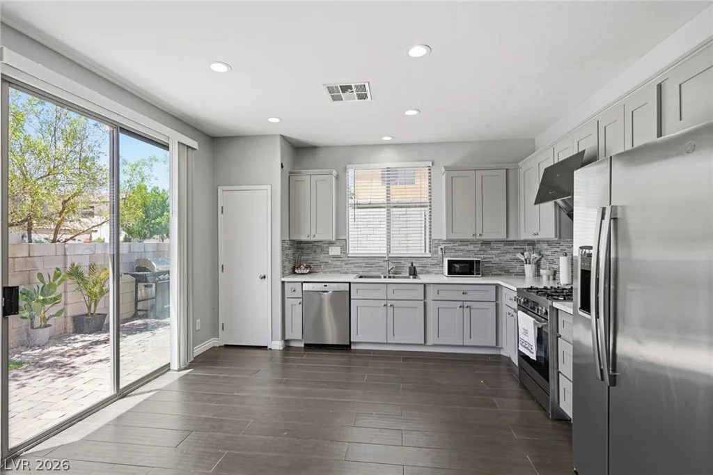 5575 Cresent Valley, Las Vegas, NV 89148