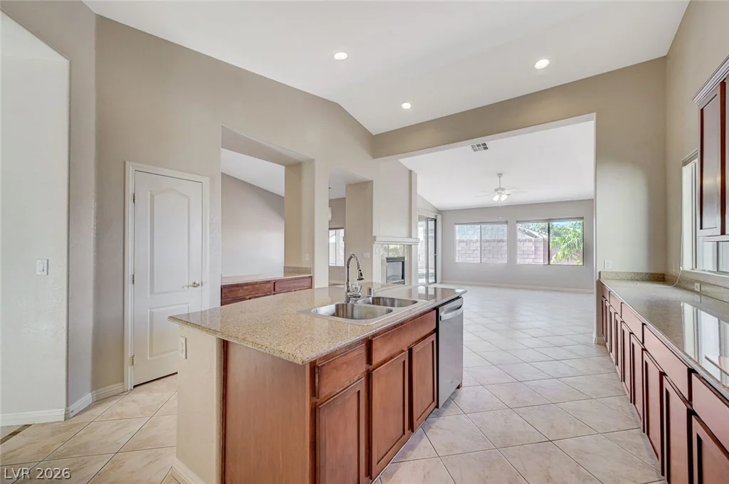 8112 Chestnut Hollow, Las Vegas, NV 89131