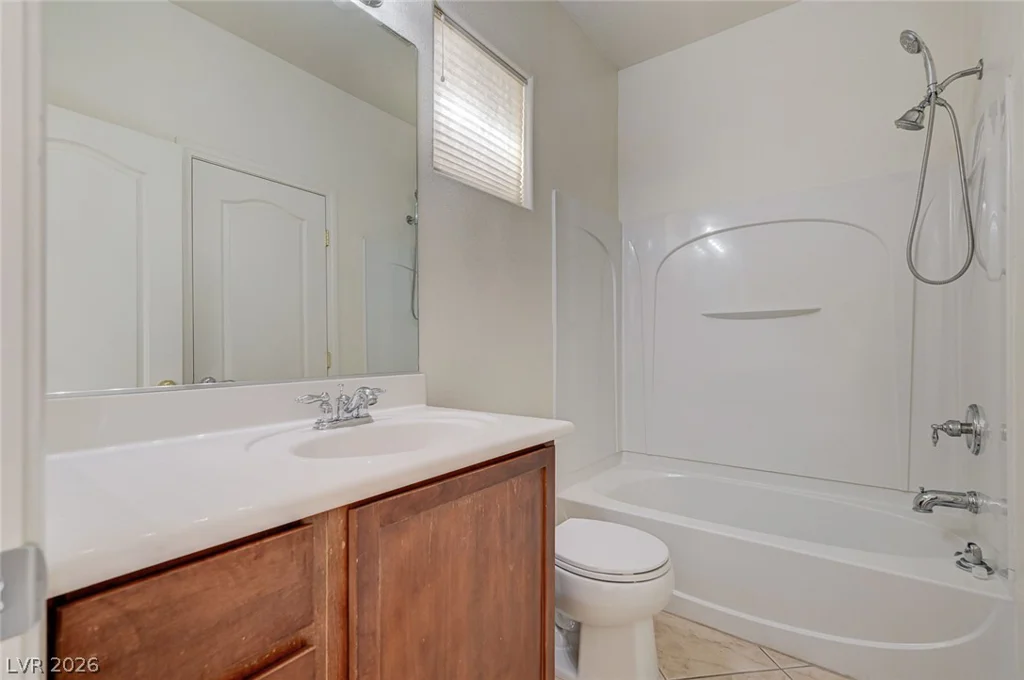 8112 Chestnut Hollow, Las Vegas, NV 89131