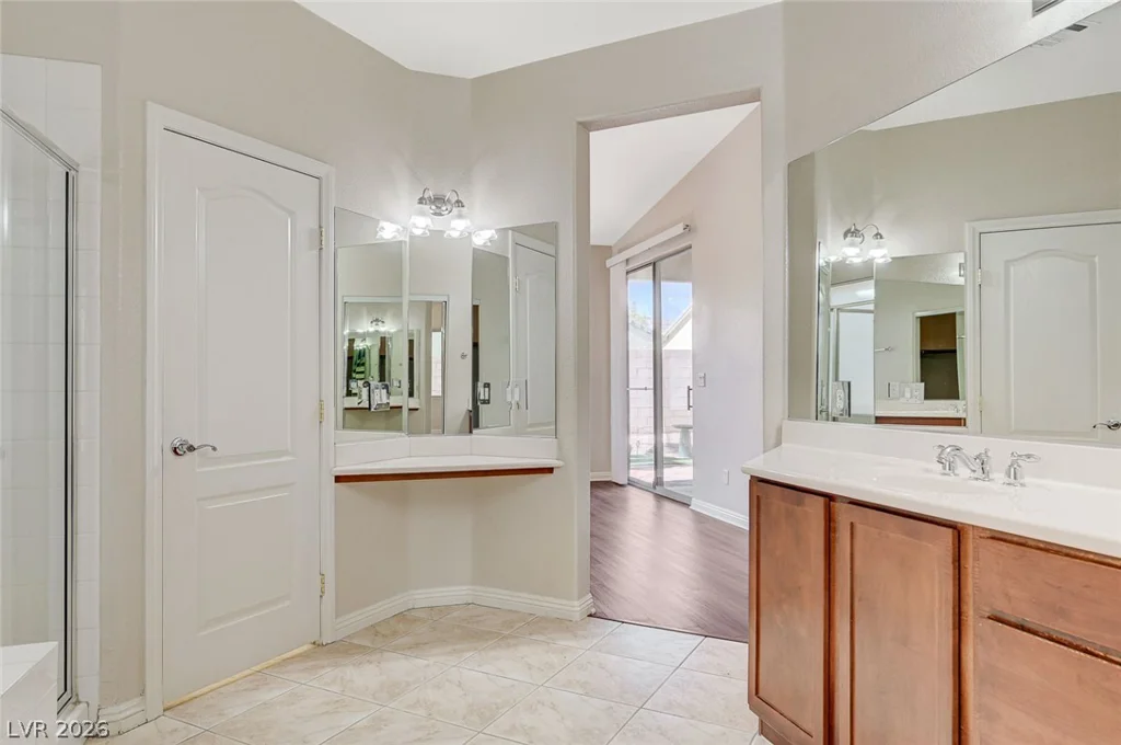 8112 Chestnut Hollow, Las Vegas, NV 89131