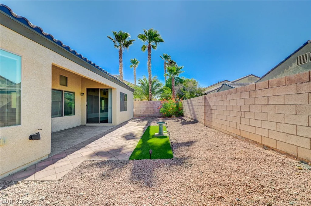 8112 Chestnut Hollow, Las Vegas, NV 89131