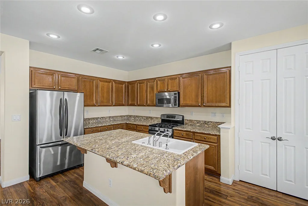 2013 Alamo Heights, North Las Vegas, NV 89031