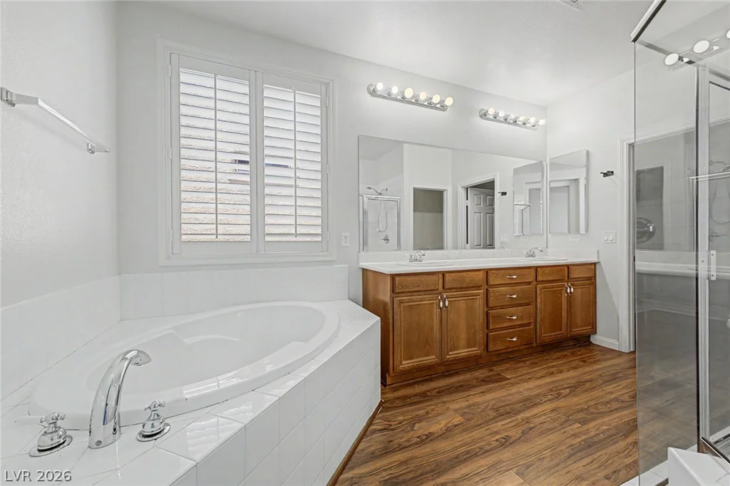 2013 Alamo Heights, North Las Vegas, NV 89031