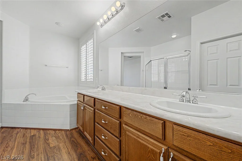 2013 Alamo Heights, North Las Vegas, NV 89031
