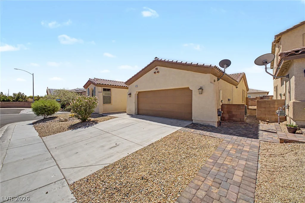 2013 Alamo Heights, North Las Vegas, NV 89031