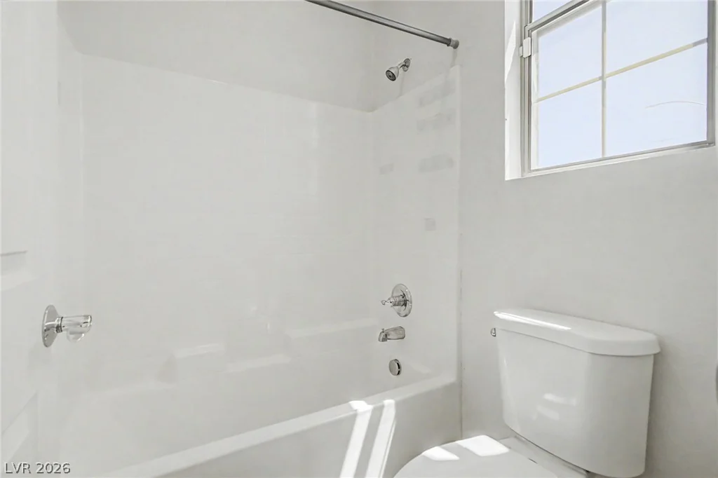 2013 Alamo Heights, North Las Vegas, NV 89031