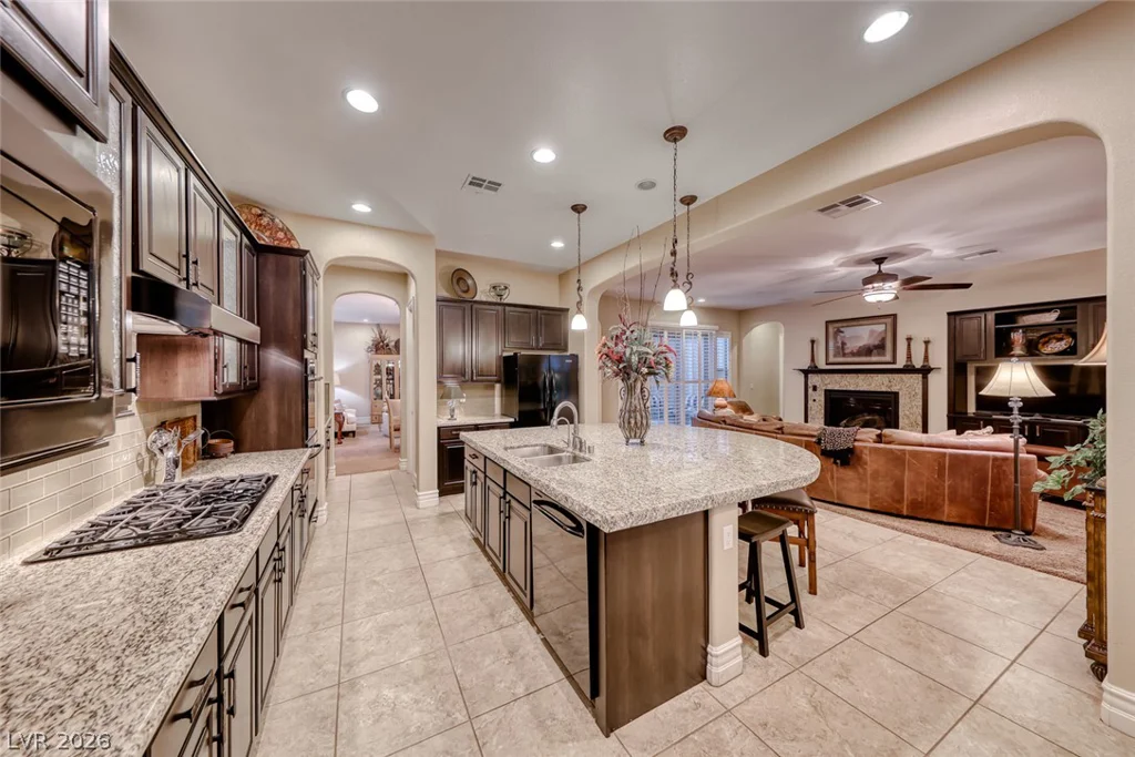 41 Moltrasio, Henderson, NV 89011