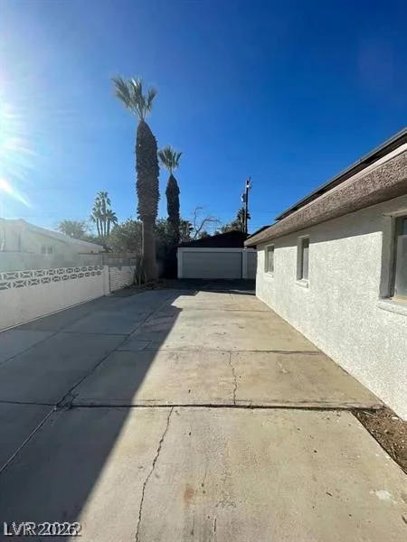 1413 Bryn Mawr, Las Vegas, NV 89102