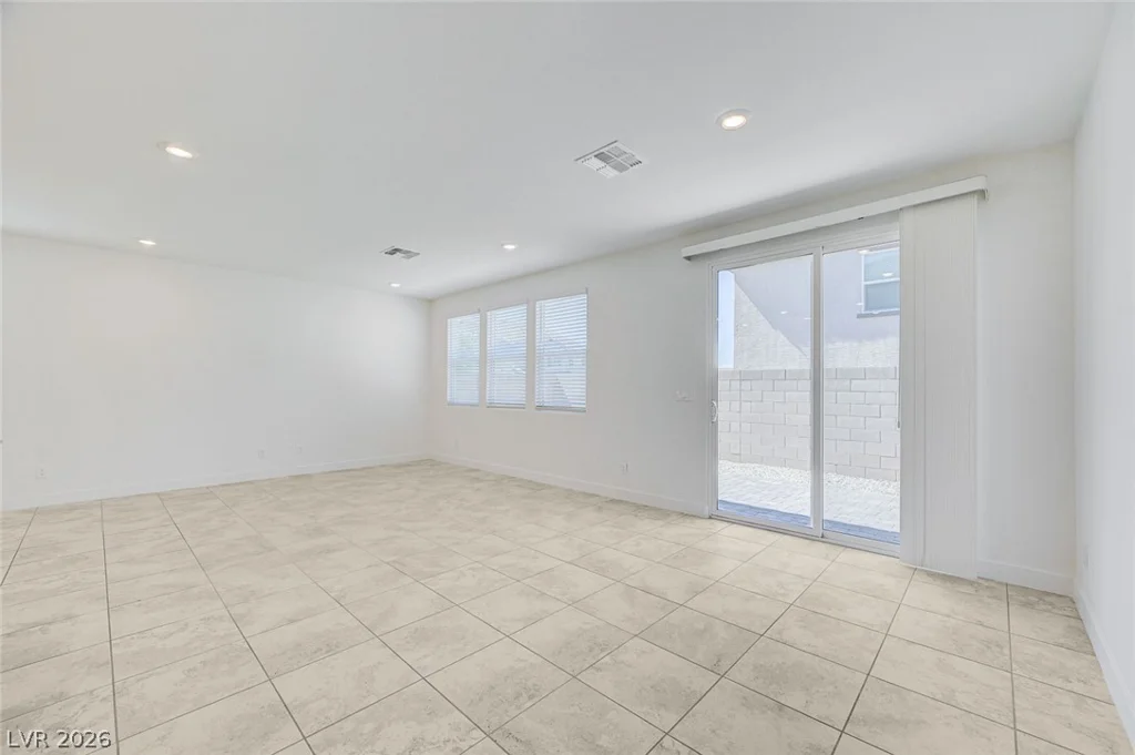 7018 Sylmar, Las Vegas, NV 89113