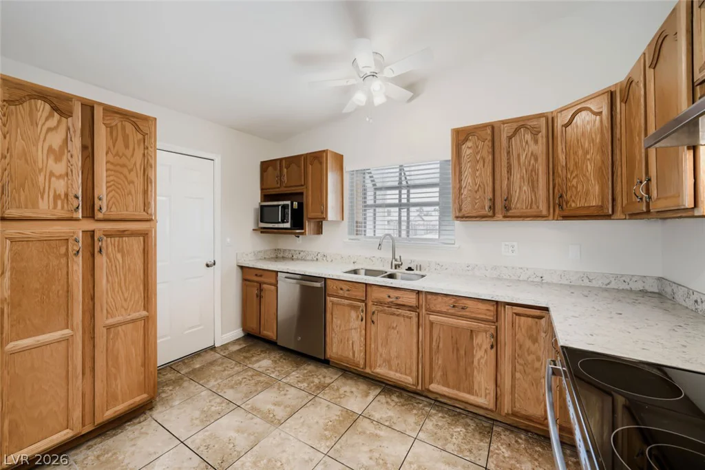 6552 Mountainwood, Las Vegas, NV 89103