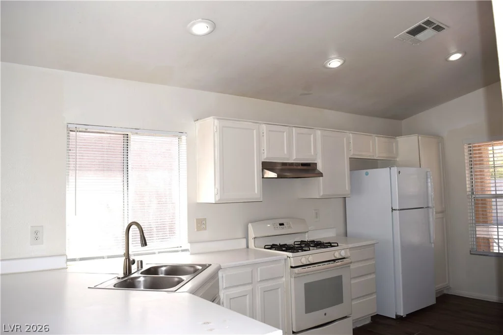 6660 Lost Dutchman, Las Vegas, NV 89108