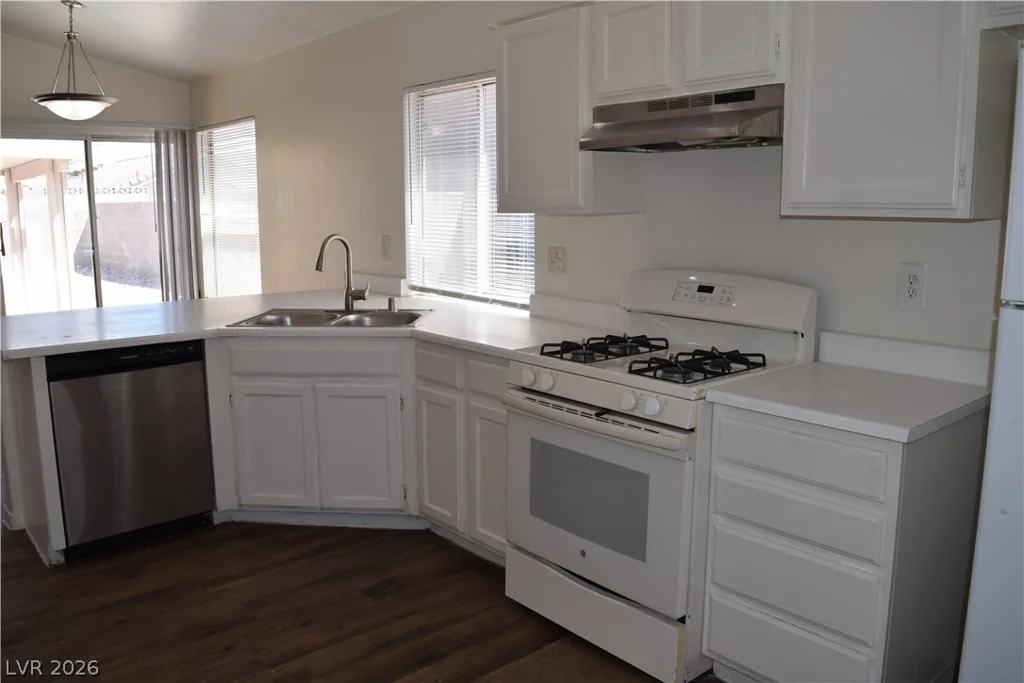 6660 Lost Dutchman, Las Vegas, NV 89108